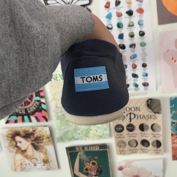 TOMS navy blue shoes , New condition Woman’s 8.5 - Picture 5 of 5